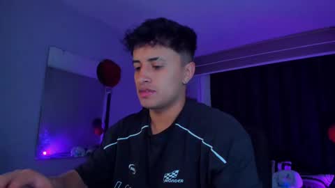 Snapshot of boylatin_777 chatting on 03.07.25 miguel online show from 03.07.25