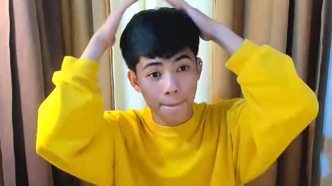 Snapshot of boynextdoor4ux chatting on 01.11.26 HI IM JAMES DONT FORGET GIVE ME THUMBS UP AND JOIN TO MY FANCLUB online show from 01.11.26