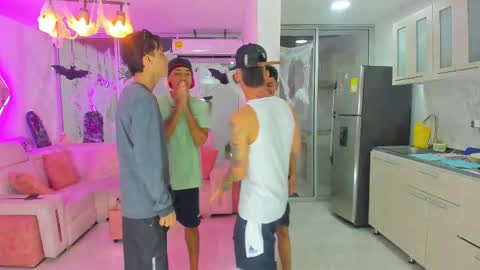 Snapshot of boysdeluxemilitary chatting on 10.08.25 JHON ARES AND NEID online show from 10.08.25