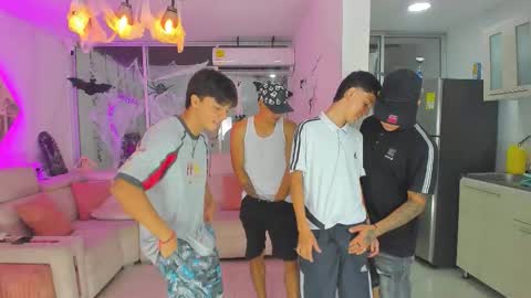 Snapshot of boysdeluxemilitary chatting on 10.10.25 JHON ARES AND NEID online show from 10.10.25