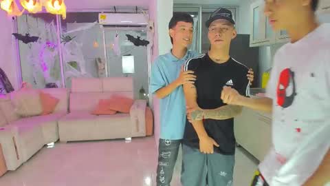 Snapshot of boysdeluxemilitary chatting on 10.16.25 JHON ARES AND NEID online show from 10.16.25
