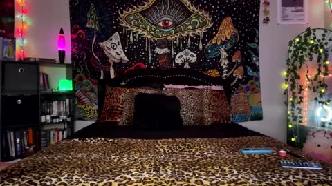 Snapshot of boysdroollx chatting on 12.16.24 Puddin online show from 12.16.24