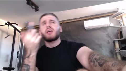 Snapshot of brad_pittfall chatting on 09.30.25 ask me online show from 09.30.25