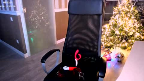 Snapshot of braingirl chatting on 01.01.25 I see you X-twitter its braingirl online show from 01.01.25