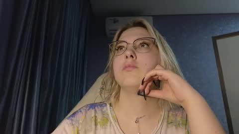 Snapshot of brandy__stars chatting on 11.09.25 Belle online show from 11.09.25