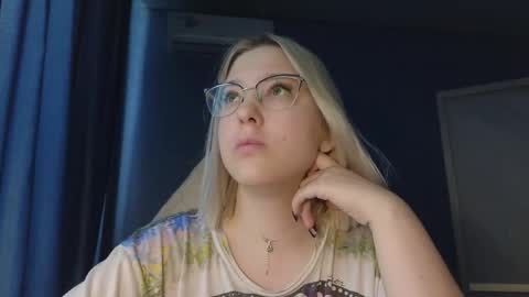 Snapshot of brandy__stars chatting on 11.10.25 Belle online show from 11.10.25