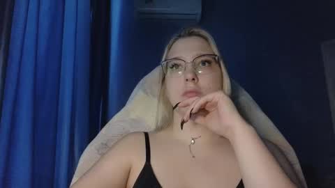 Snapshot of brandy__stars chatting on 11.14.25 Belle online show from 11.14.25