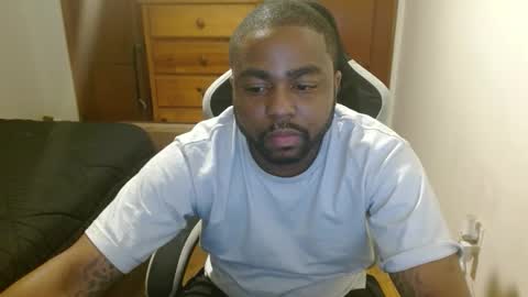 Snapshot of breadw1nnah chatting on 11.29.25 Breadw1nnah online show from 11.29.25