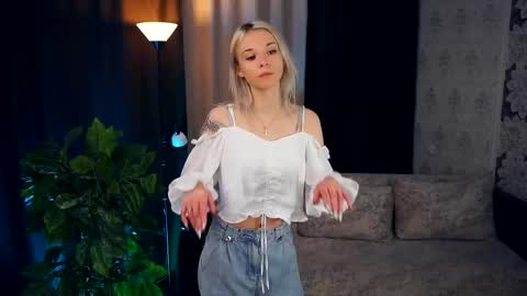 Snapshot of breckbunyard chatting on 02.16.25 Mia Bunyard online show from 02.16.25