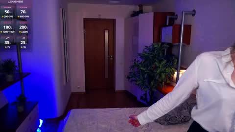 Snapshot of breckbunyard chatting on 02.24.25 Mia Bunyard online show from 02.24.25