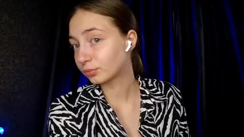 Snapshot of brendelle chatting on 05.19.26 Mia online show from 05.19.26