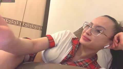 Snapshot of brendelle chatting on 05.29.26 Mia online show from 05.29.26
