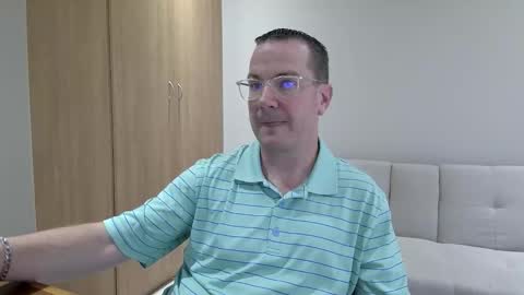 Snapshot of brettdj chatting on 09.14.25 Brett online show from 09.14.25