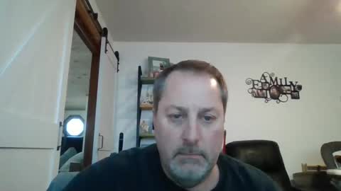 Snapshot of brettsky chatting on 01.04.25 hey online show from 01.04.25