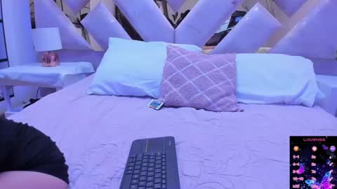 Snapshot of briannahill_ chatting on 09.11.25 Brianna online show from 09.11.25