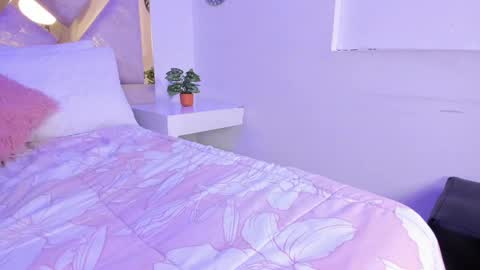 Snapshot of briannahill_ chatting on 10.08.25 Brianna online show from 10.08.25