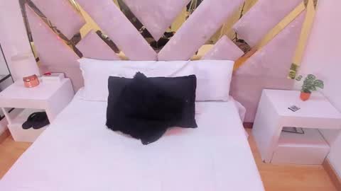 Snapshot of briannahill_ chatting on 11.15.25 Brianna online show from 11.15.25