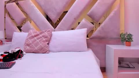 Snapshot of briannahill_ chatting on 12.01.25 Brianna online show from 12.01.25