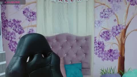 Snapshot of briathomas chatting on 02.05.25 DAYANNA online show from 02.05.25