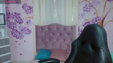 Snapshot of briathomas chatting on 03.11.25 DAYANNA online show from 03.11.25