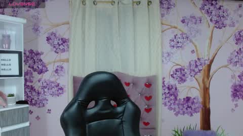 Snapshot of briathomas chatting on 09.20.25 DAYANNA online show from 09.20.25