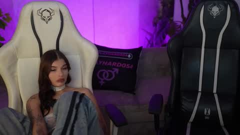 Diamonds Girls online show from 11.27.25