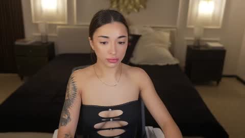 Snapshot of bright_diamonds_054 chatting on 06.15.26 Diamonds Girls online show from 06.15.26
