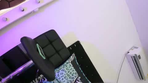 Snapshot of britannyxhorny chatting on 12.17.25 britannyxhorny online show from 12.17.25