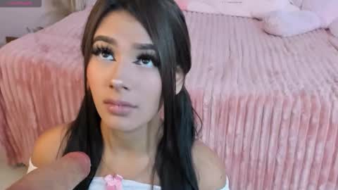 Snapshot of britanylin__ chatting on 03.12.26 britanylin__ online show from 03.12.26