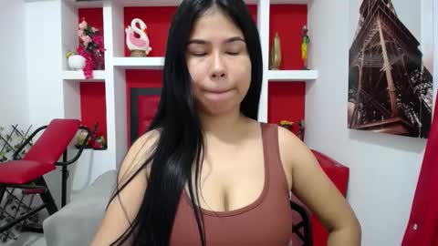 Snapshot of britanyx1 chatting on 09.30.25 britanyx1 online show from 09.30.25