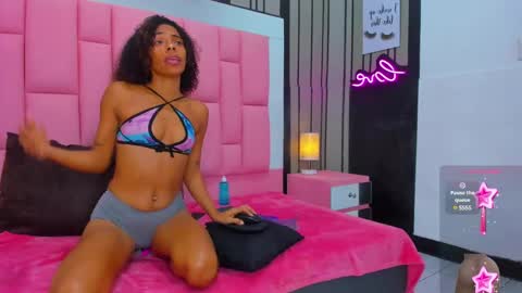 Snapshot of brithanyslim chatting on 01.11.25 brithanyslim online show from 01.11.25