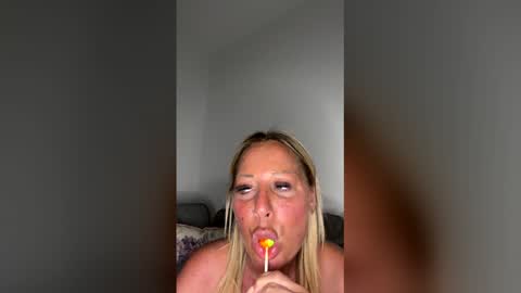 Snapshot of britishcumslut_10 chatting on 04.20.26 britishcumslut_10 online show from 04.20.26