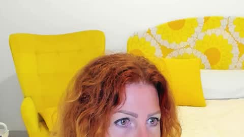 Snapshot of britishmilfpenelope chatting on 10.19.25 Penelope online show from 10.19.25