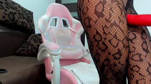 Snapshot of britney_charm chatting on 01.18.25 britney_charm online show from 01.18.25