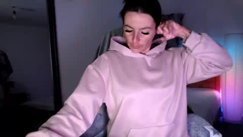 Snapshot of britneydivine chatting on 05.13.26 Britney online show from 05.13.26