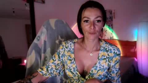 Snapshot of britneydivine chatting on 05.26.26 Britney online show from 05.26.26