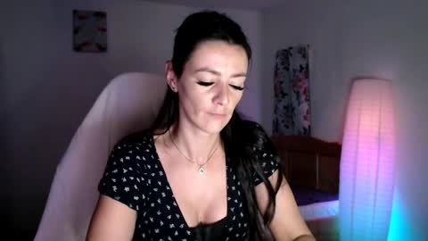 Snapshot of britneydivine chatting on 06.09.26 Britney online show from 06.09.26