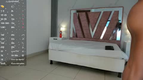 Snapshot of britneysweet_ chatting on 09.28.25 BritneySweet online show from 09.28.25