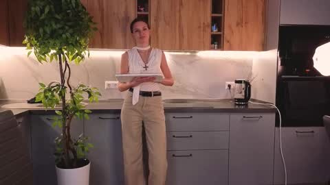 my name is Britney Im 18 years old I love to draw and want to learn to dance online show from 03.03.26