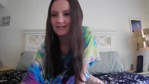 Snapshot of brittbratt24 chatting on 12.14.25 Britt online show from 12.14.25