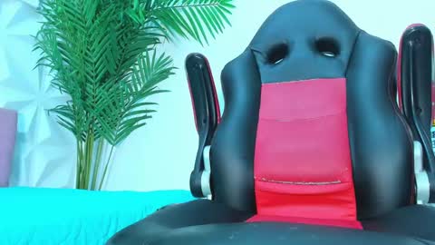 Snapshot of briyit_doll chatting on 01.22.25 BRIYIT online show from 01.22.25