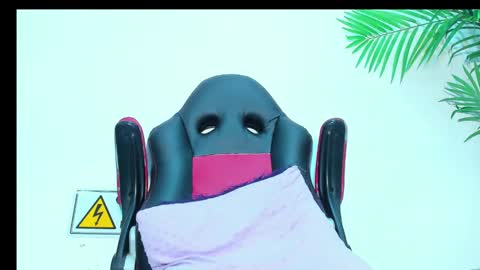 Snapshot of briyit_doll chatting on 02.05.25 BRIYIT online show from 02.05.25