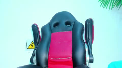 Snapshot of briyit_doll chatting on 02.06.25 BRIYIT online show from 02.06.25