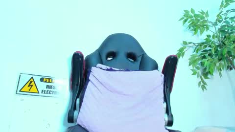 Snapshot of briyit_doll chatting on 02.15.25 BRIYIT online show from 02.15.25