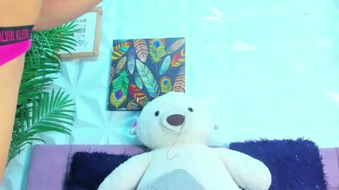 Snapshot of briyit_doll chatting on 09.19.25 BRIYIT online show from 09.19.25