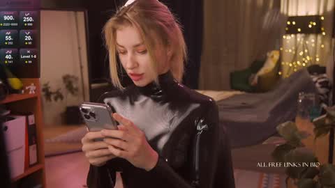 Snapshot of bronnica chatting on 12.11.24 Anna online show from 12.11.24