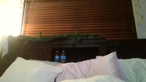 Snapshot of brownsugar0910 chatting on 01.05.25 EtherealLilac online show from 01.05.25