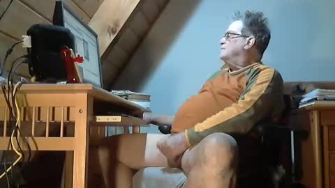 Snapshot of brubar chatting on 03.10.25 brubar online show from 03.10.25