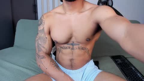 Snapshot of bruce_roldan chatting on 01.08.25 bruce roldan online show from 01.08.25