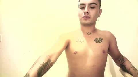 Snapshot of brucee_venturee chatting on 11.22.25 brucee_venturee online show from 11.22.25